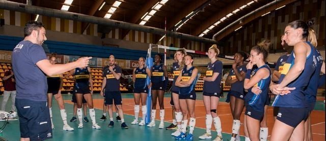 木莲点妈妈|中国女排头号劲敌露出最大破绽！应对埃格努有招了！朱婷成关键