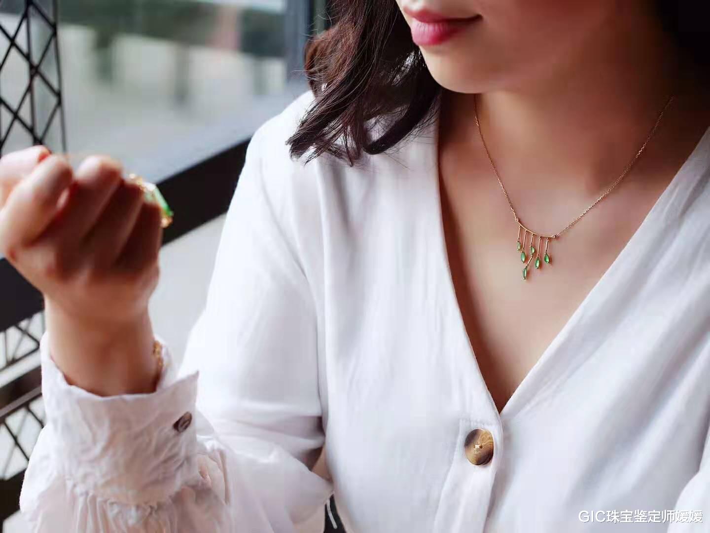 GIC珠宝鉴定师媛媛|掌握首饰搭配大法，呼应变色搭配原则，打造成为高贵时髦俊俏女郎