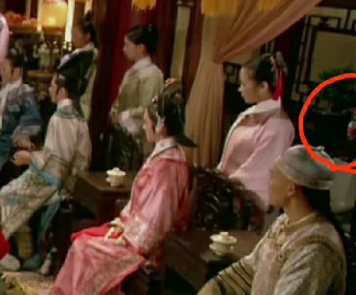 甄嬛传|《甄嬛传》8处穿帮，玢儿给皇上伴舞，年羹尧贺四蛋登基