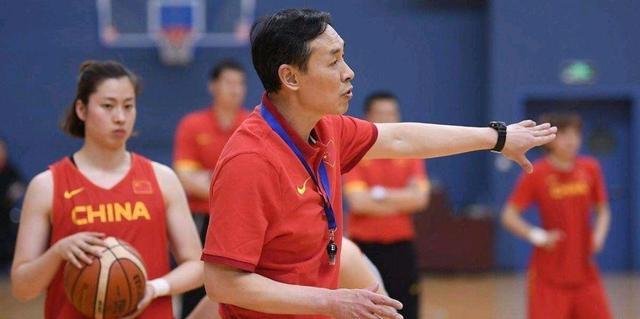 中国女篮|官宣！中国女篮主教练解甲归田 下课原因让人心酸 铁娘子正式接盘