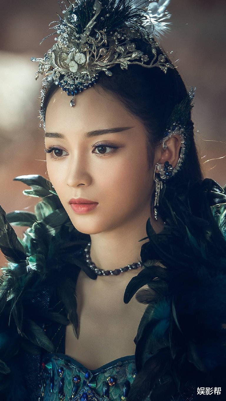 杨幂|刚走红就要解约，杨幂旗下又出了一位“白眼狼”，原来说的就是她