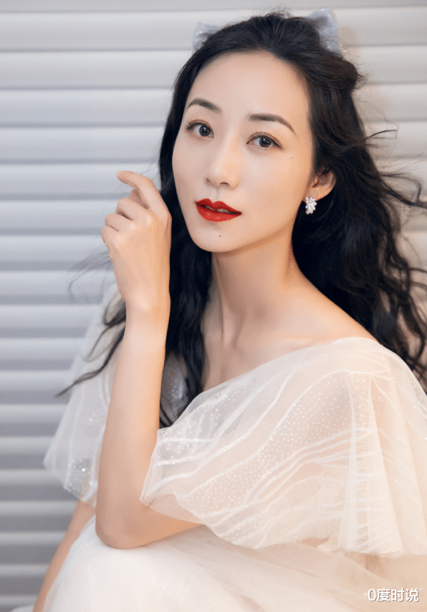 韩雪|韩雪不愧是全网“最干净女星”，当她穿起气质白裙，有谁比得上