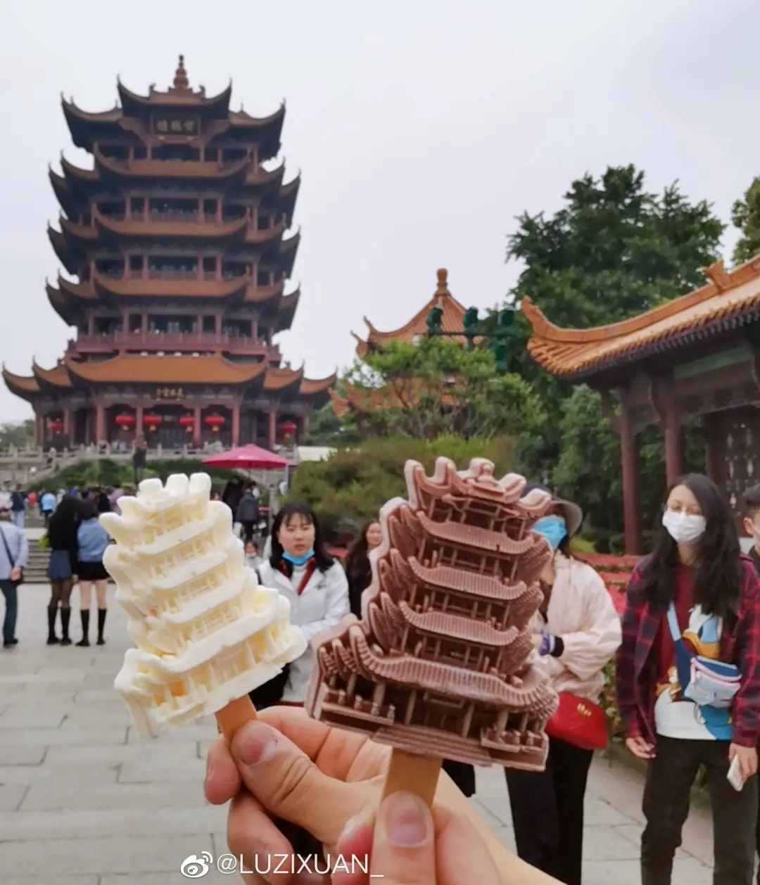 半岛晨报 你吃过三星堆“青铜面具”吗？网友：我吃过白娘子许仙、黄鹤楼…