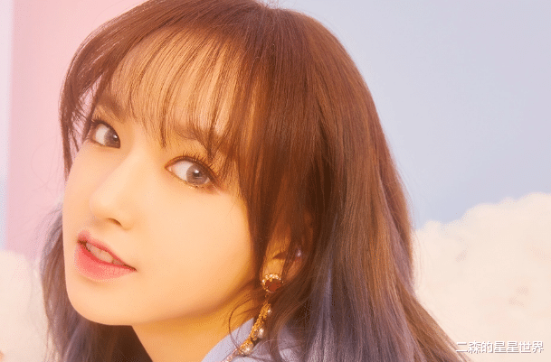 程潇|拥有娃娃般的外貌，让程潇散发少女魅力，其实她也有性感的一面