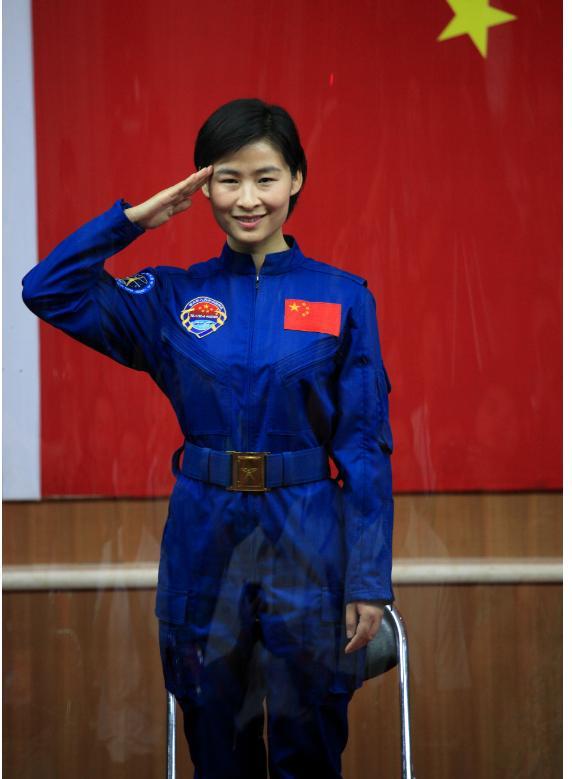 |我国第一位女航天员，为何回到地球后“消失”了？现在怎么样了？