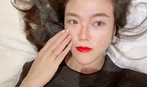 浪胃仙|浪胃仙直播间公布恋情！称有了男朋友，曾与妻子离婚独自抚养孩子