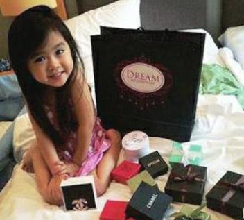 赵本山|韩国5岁小女孩因太漂亮，被迪拜富豪收养成女儿，如今变成这样