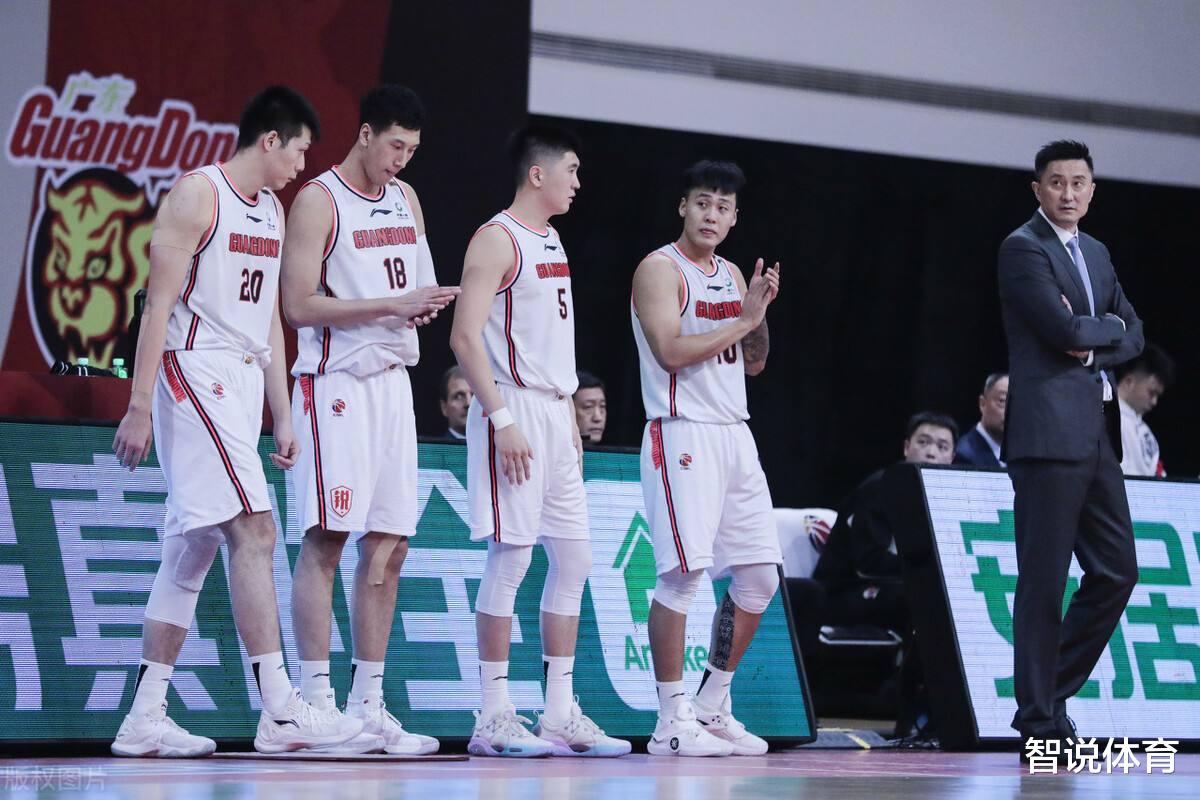 杜锋|杜锋拒绝任人唯亲！全新男篮浮出水面：6出6进，“嫡系”遭放弃