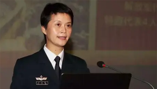 洗衣机|她放弃华为百万年薪，35岁参军入伍，39岁成中国第一位女副舰长