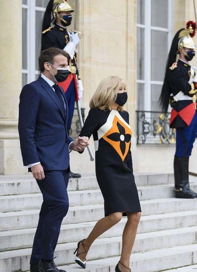 整容|法第一夫人又整容，扎公主头自信亮相，比小28岁阿根廷夫人还少女