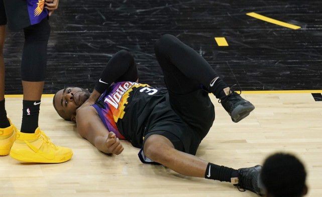 湖人队|湖人30分惨负太阳，恶汉撞伤保罗，詹姆斯提前退场胜负值倒数第一