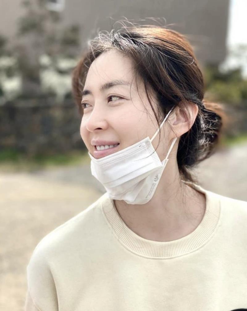 张艺兴|宋慧乔是好友，金喜善是姐妹，这位孩子他妈友情圈半径很大