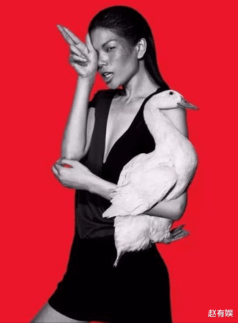 吕燕|“丑模”吕燕:一路逆袭成名模,远嫁法国贵族,看长相必牢记