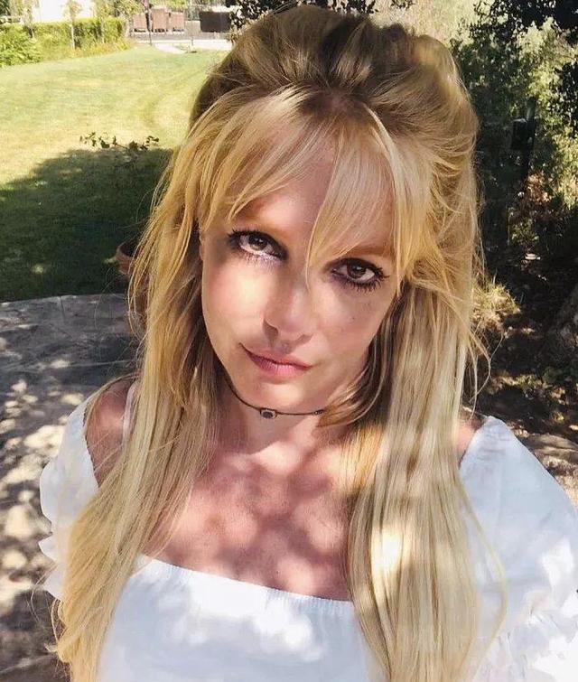 布兰妮·斯皮尔斯|疯了吧？她怎么沦落成这样了？