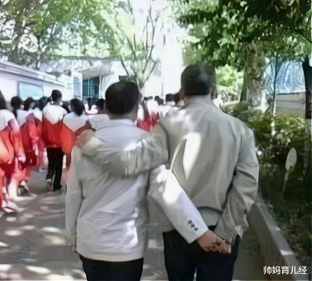 帅妈育儿经|老师上课有多拼？一组“偷拍照”火遍全网，让人看后忍俊不禁