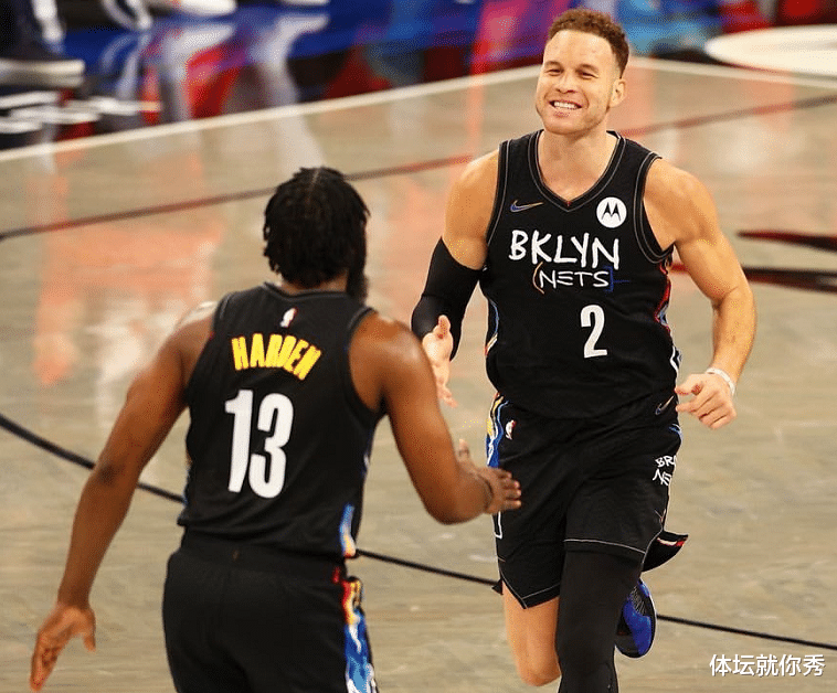 布雷克·格里芬|真硬氣！格里芬背打威少，一頂沒動，二頂發愣，再打直接躺地板上了