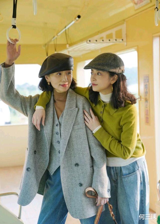 何三沫 50岁的女人别总穿一身黑，可以尝试浅色穿搭，演绎别样的视觉盛宴