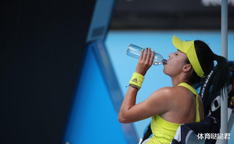 兹维列夫|澳网首日爆出四大冷门！五位种子选手一轮游，小兹维列夫摔拍逆转