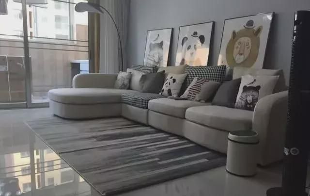 朋友在上海买的80平新房，花320万，头一次见卧室这么装修！