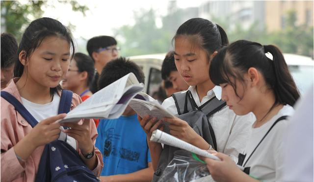 爱心常相伴|上初中才明白,小学的分数太水怎么办?特级教师:假期悄悄拔尖