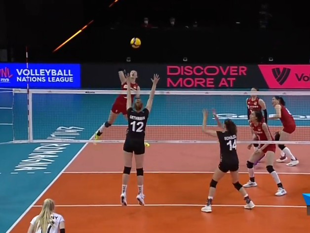 德国队|大逆转！中国女排连救4赛点绝境翻盘，王媛媛低级失误，裁判懵了