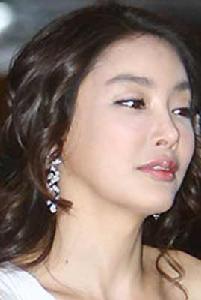 张紫妍|张紫妍悲剧: 出道三年,被高层折磨,50万人的上访依然难求。