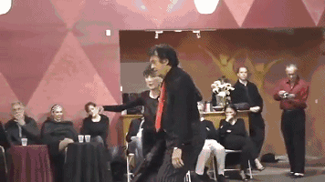 芭蕾舞 98岁芭蕾舞女王爆红了！60岁开飞机90岁玩跳伞：忠于热爱永远年轻