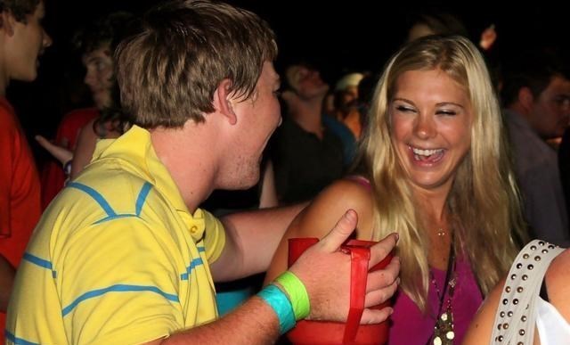 女孩|哈里前女友：王子爱上的农村女孩，梅根为她做媒，弃哈里选普通人