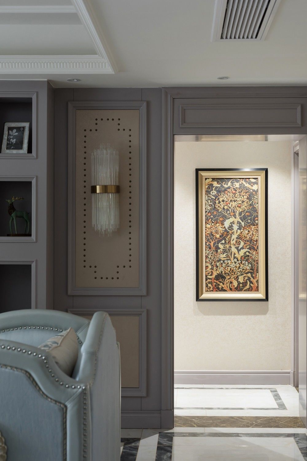 利用灯光和线条，丰富视觉效果增强空间层次，打造独特的家