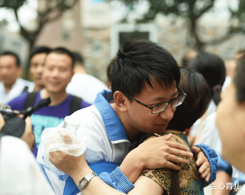 兰心育儿|“考专科也好意思办升学宴？”亲戚冷嘲热讽，家长硬气回复