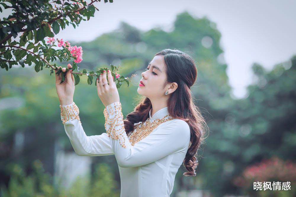 晓枫情感|高情商的女人，往往不太喜欢发朋友圈，大多是这些原因