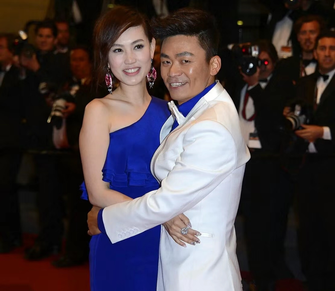 沧海之天 郑爽的热度这几天又上来了，张恒这次又爆了什么料呢？