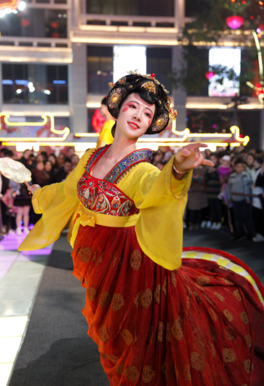 杨幂|还记得不倒翁小姐姐吗？她结婚后就没去了，这是她现在的样子