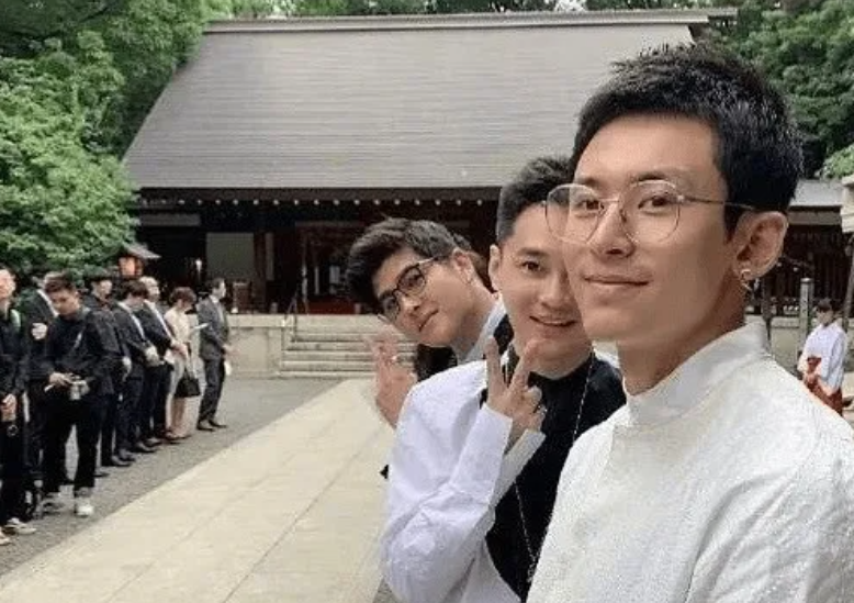 感觉会火|参观靖国神社,同前日本首相儿子合影:张哲瀚的背景,细思极恐