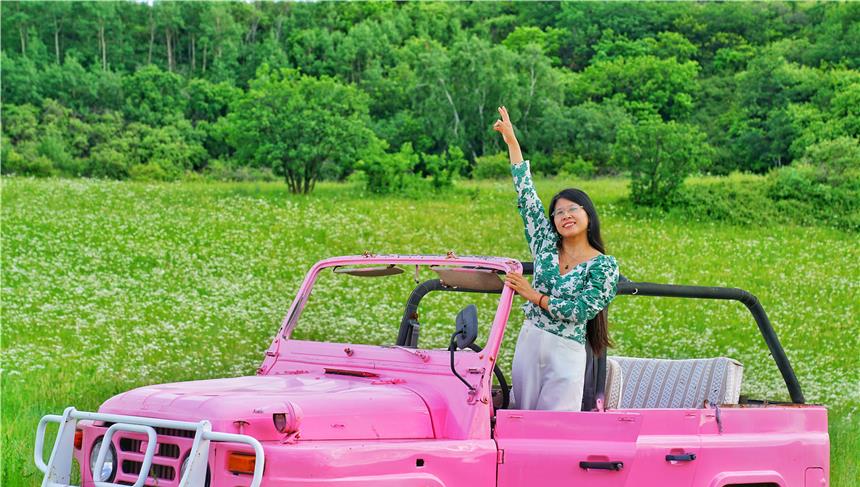 琳妹儿说|夏天避暑目的地首选，内蒙这个草原牧场很凉爽，和梅花鹿羊驼嬉戏