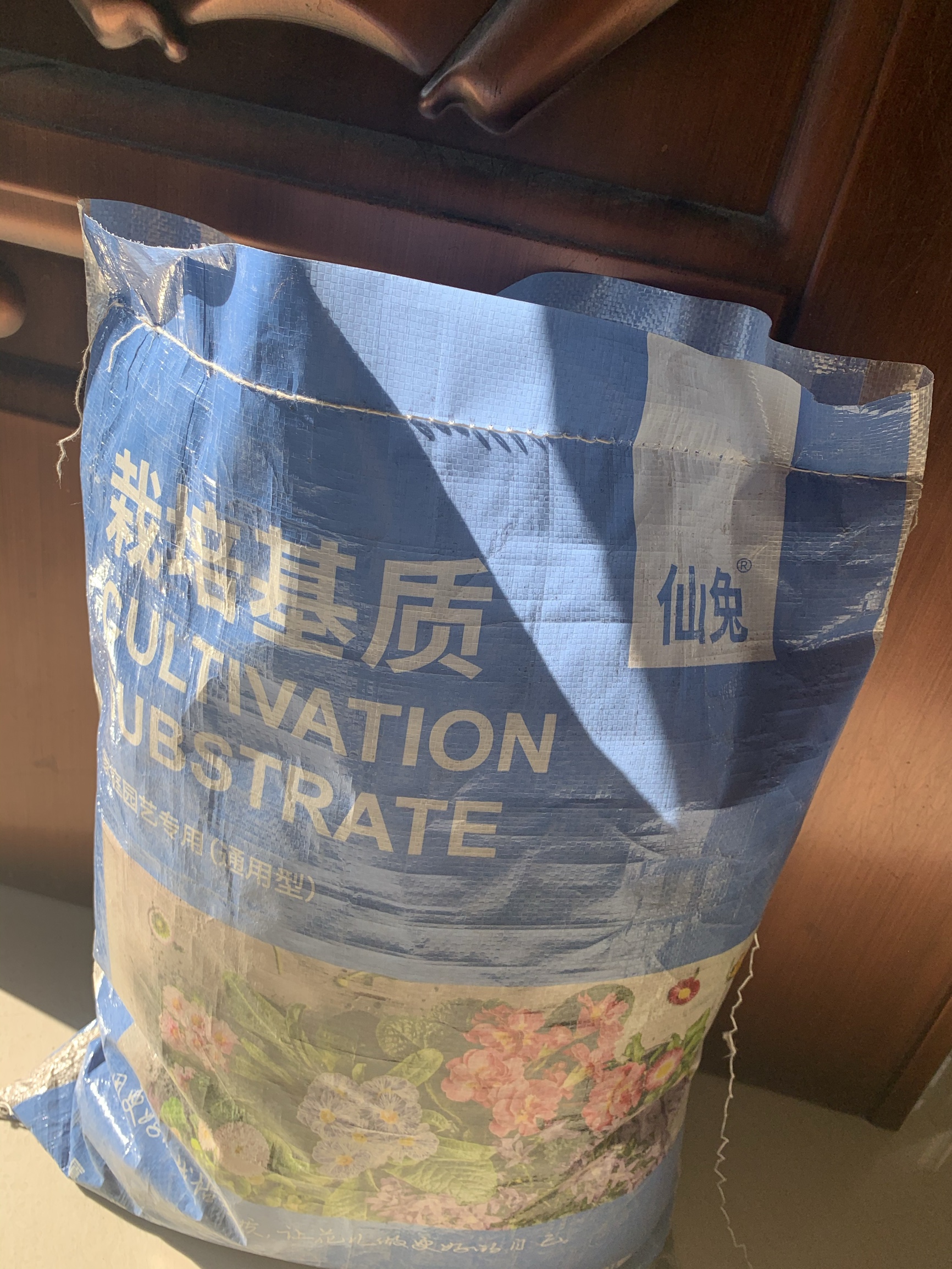|80㎡露台“造花园”，生活在自己打造的花园里，每天都像在度假