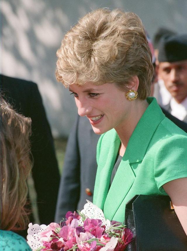 周旭阳嘉应 戴安娜王妃的继母倾国倾城，看她颜值巅峰时的照片你就知道了