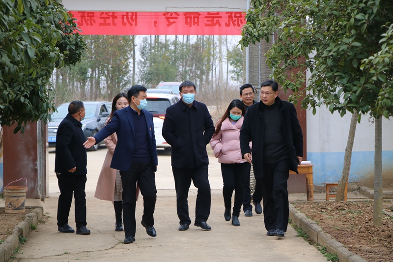 小潢说事 潢川县政府副县长李浩、县政协副主席李成强看望慰问敬老院老人