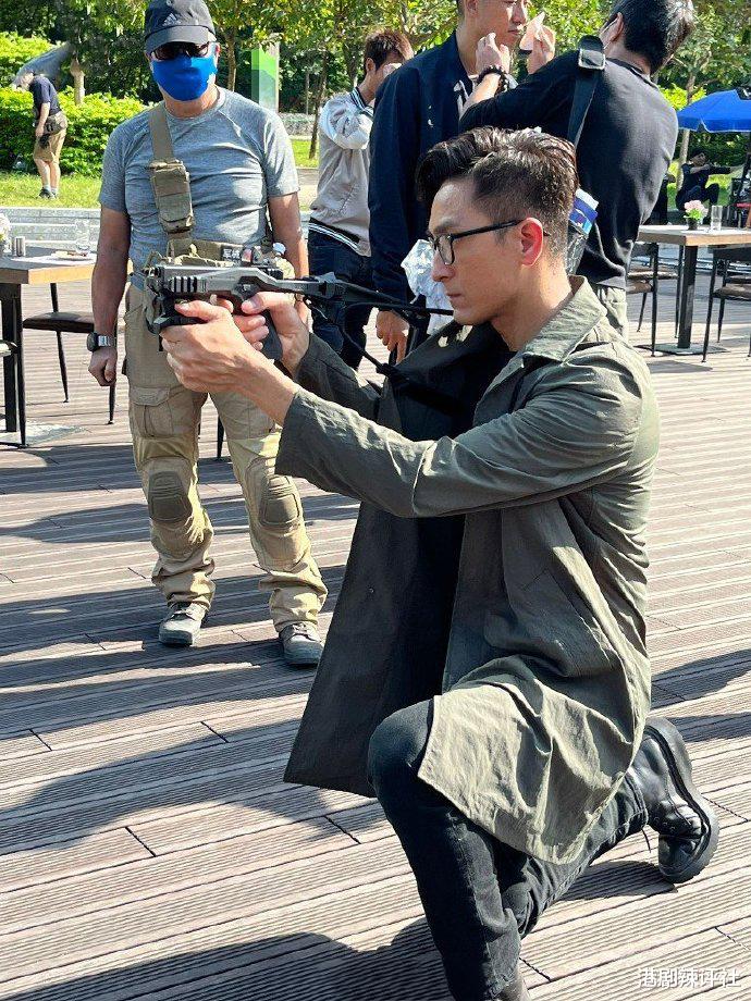生图|不惧意外悲剧重演，TVB监制为求质感用真枪，马国明被笑感官退化