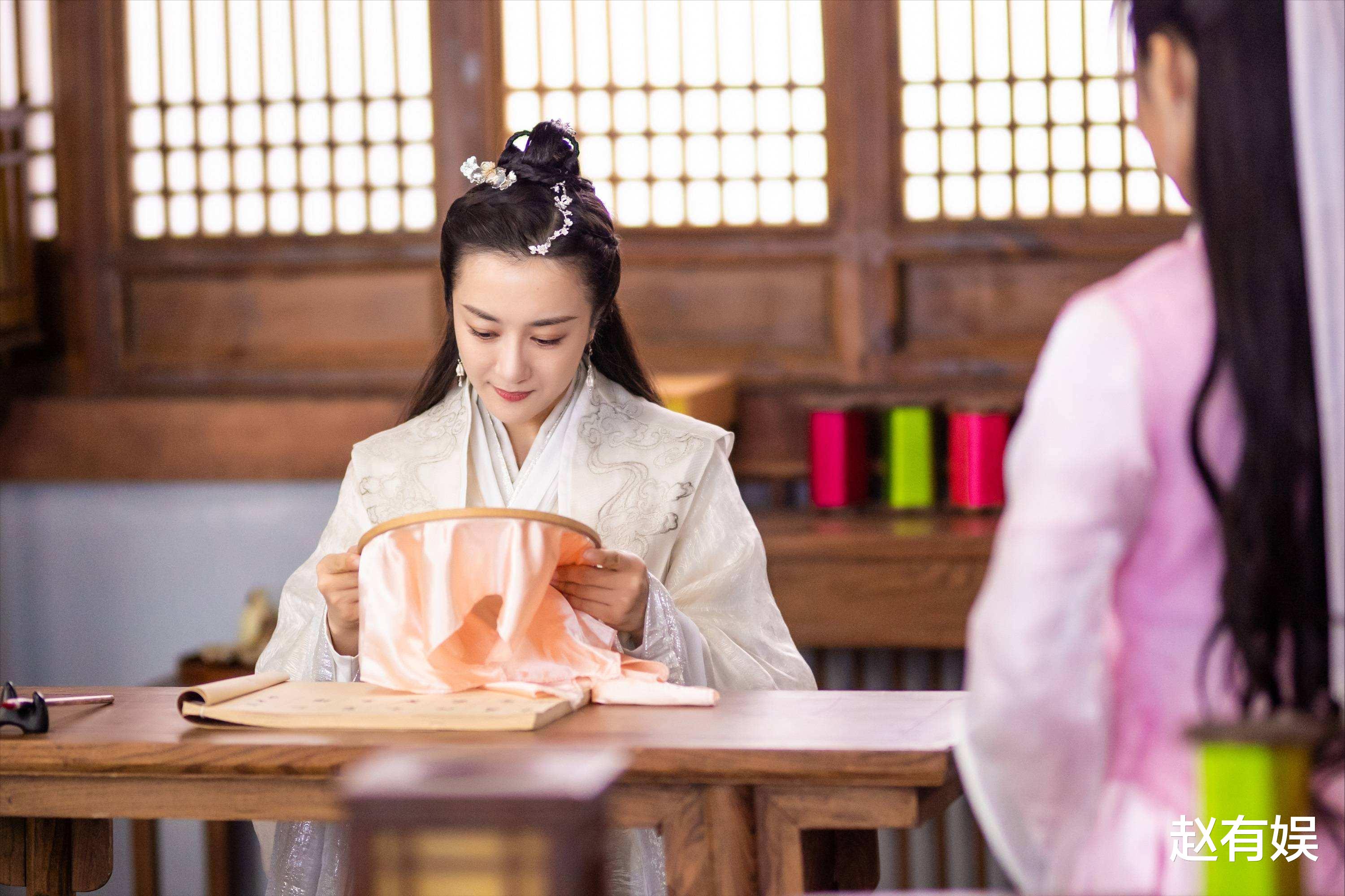 李依晓|纵狗咬人后直言对方炒作，公开暗讽多位明星，这位女星为何如此？