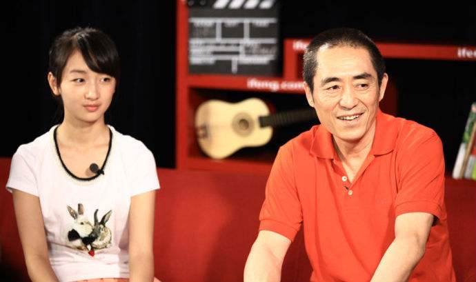 张艺谋|被张艺谋求着演的女配角，长相普通年纪大，还敢在剧本上加台词