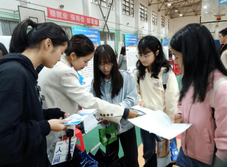 中国邮政|“中国邮政”公开招聘，预计招录3000余人，专科生也同样有机会