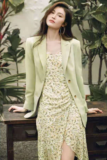 时尚风行派|夏日衣柜怎么能少了印花裙!管你是爱性感还是优雅,都能轻松搭配