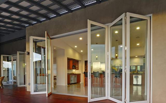 为什么越来越多人厨房不装推拉门了?头回见这种设计,太聪明了