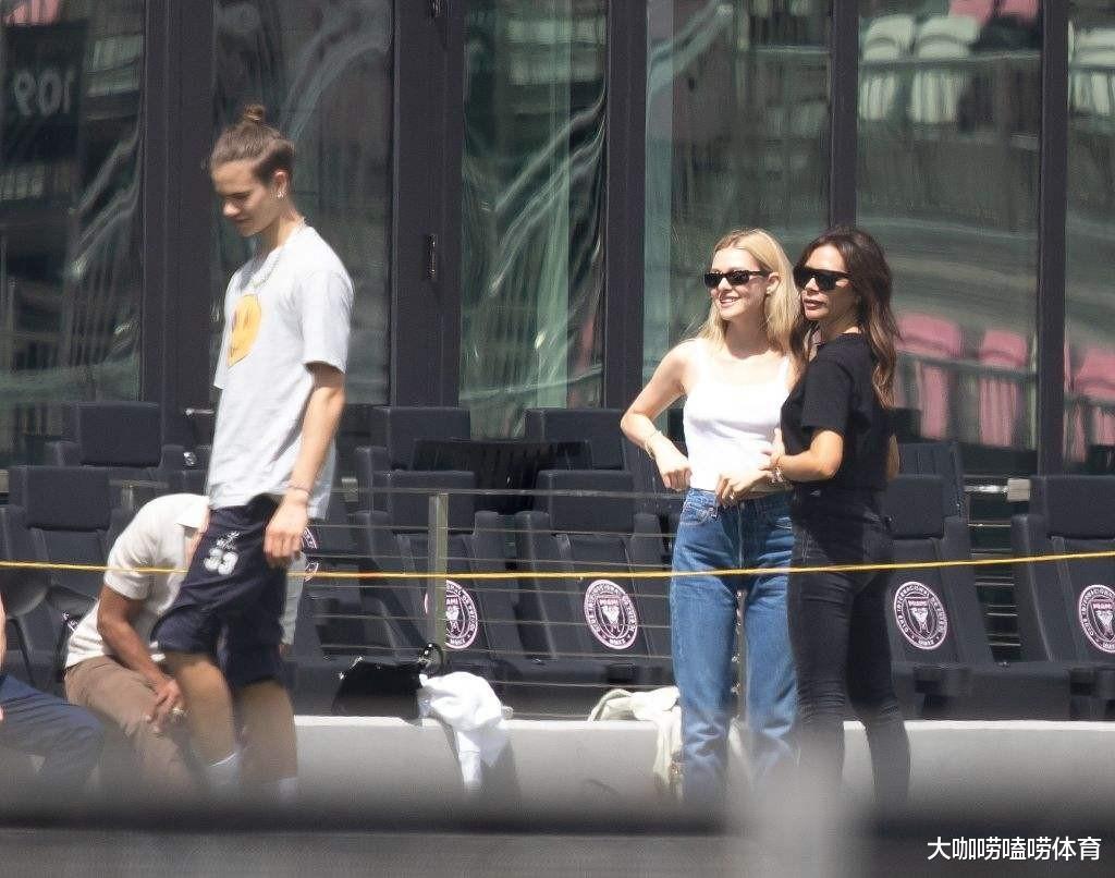 贝克汉姆|曝小贝大儿子秘密完婚!贝嫂穿抹胸裙好美,一家人乘邮轮出海狂欢