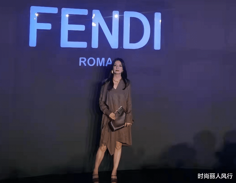 时尚丽人风行|芬迪派对比奥运开幕式养眼！娜扎穿超短衬衫秀性感，赵薇压轴超美