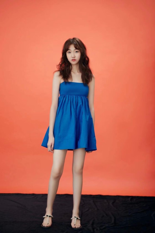 秦岚|一路繁花“05后”新星何芸希不简单