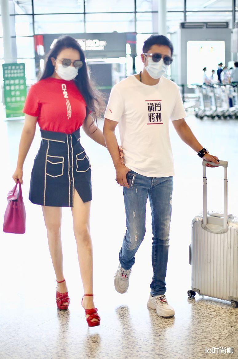 lo时尚咖|冉莹颖穿衣太时髦,跟老公同行太给老公长脸,穿紧身裙身材太火辣