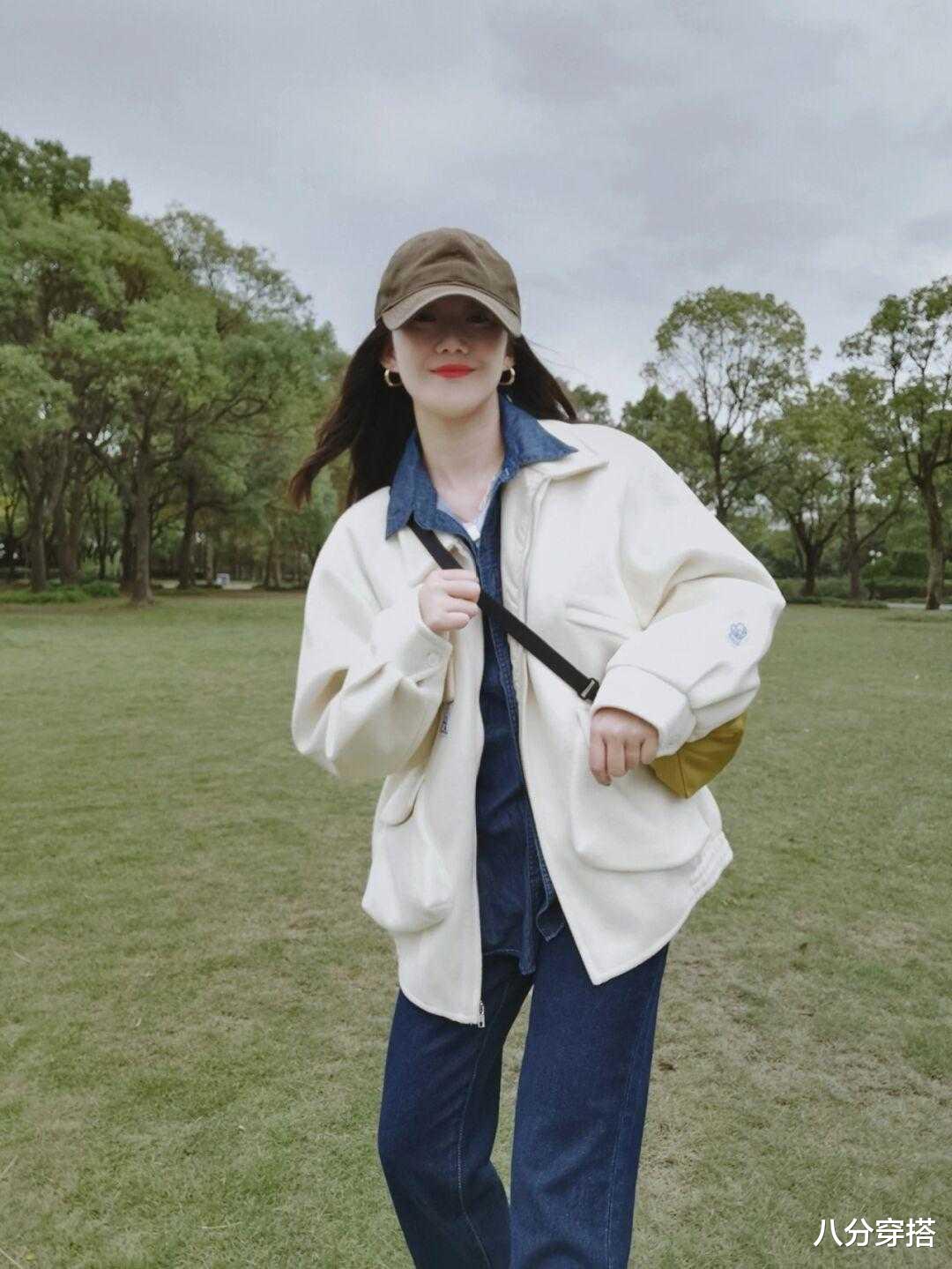 八分穿搭 秋冬厚外套怎么搭？加绒牛仔外套搭配紧身牛仔裤，保暖又洋气