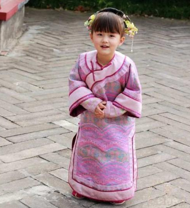 纪姿含|赵薇的“女儿”因长得太好看，被全网禁止整容，如今美到不敢认！